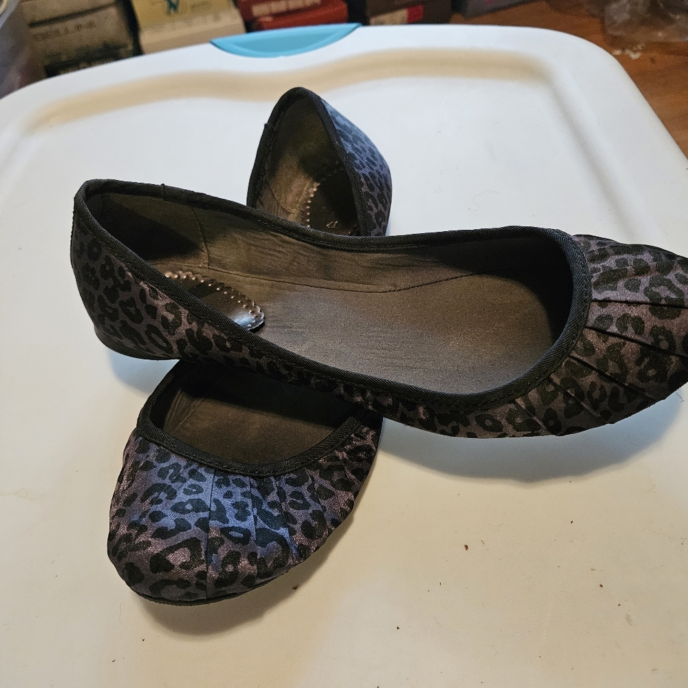 Woman flats